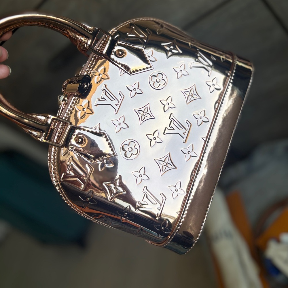 🦄Limited Edition Louis Vuitton Miroir Copper Rose Gold Alma BB Crossbody🦄 - Picture 3 of 10